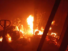 Durante la madrugada de hoy Lunes ocurrió un incendio en La Carbonera📍de  Conkal, consumiéndose alrededor de 18 toneladas de carbón vegetal. Nuestro  equipo de Protección Civil, en coordinación con elementos de bomberos