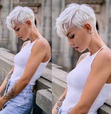 The sleek and straight style in bluish white hues with a darker tone of color near the roots is simply amazing! 10 Stylish Simple Short Hair Cuts For Ladies Blog Des Femmes