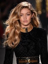 10 Adimda Gigi Hadid I Neden Sevdik 7 24 Kadin Koyu Sarisin Sarisin Sac Modelleri Sac Guzelligi