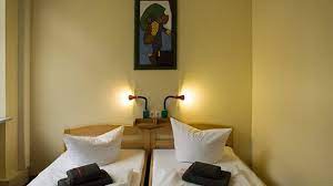 Wir stehen für günstige preise in einer zentralen lage und bieten tolle, teils barrierefreie zimmer mit 1 bis 6 betten für gruppen, paare, familien und einzelreisende. Acama Hotel Hostel Kreuzberg Berlin Friedrichshain Kreuzberg Holidaycheck Berlin Deutschland