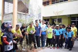 Aktiviti memancing kelah di sungai tahan dibenarkan perhilitan taman negara pahang mulai mei 2018. Aktiviti Tanam Pokok Di Kawasan Sekolah Pupuk Semangat Cinta Alam Sekitar Buletin Mutiara