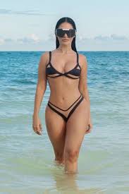 Simaria Mendes - Free sexy pics, galleries & more at Babepedia