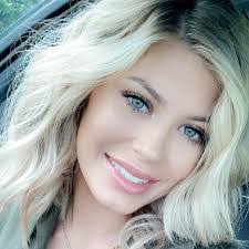 Kristina Lowry's Instagram, Twitter & Facebook