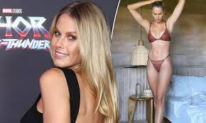 Model Natalie Roser reveals astonishing height growth following scoliosis  surgery | Daily Mail Online