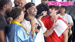 The youtube vs tiktok boxing match will start at 7pm et. Youtube Vs Tiktok Boxing Austin Mcbroom And Bryce Hall Fight At Press Conference Givemesport