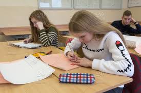 Shadow drawing is an awesome art process for your students will love these op art hearts, and you can sneak in some lessons about warm and cool colors. Students Draw A Drawing On Paper With A Pencil And Ruler At A Desk In A Classroom Education Classroom Class Group Learning Teacher People Indoors Student Caucasian Sitting Lesson Together Studying Person