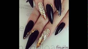 Puedes hacer magia en tus uñas negro con dorado, tanto que quedarán de impacto. Disenos De Unas Acrilicas Negras Con Dorado Diseno De Unas