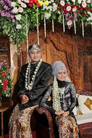 Sebagian memilih untuk menyewa dari sanggar rias pengantin. Paket Rias Pengantin Muslim Griya Paes Dan Busana Intan