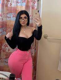 Get Up Close and Personal with LilianaHearts' OnlyFans Pics