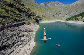 When the bratty daughter of the boat owner gets him fired, mike must find new work. Foto Acapulco Tra Le Alpi Col Campionato Di Tuffi 3 Di 18 Torino Repubblica It