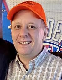 Allan Hendrickson's Instagram, Twitter & Facebook