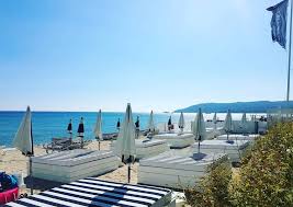 Positioned off the beaten track, épi is an elegant and exclusive club and hotel. Plages Privees Ramatuelle Pampelonne 83 Var