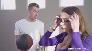 Ariella Ferrera, Missy Martinez - My Stepmom And Her Sister