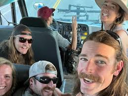 Fishin, dancin, and lovin everyday. The Bahamas are ugo, don't visit 🫠