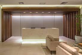 Escritorio De Empresa De Investimentos Recepcao Com Balcao Em Marmor Sala De Design De Interiores Projeto De Consultorio Odontologico Escritorios Corporativos