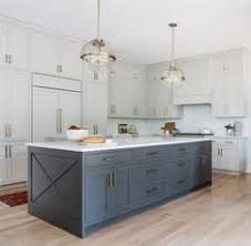 Dive in at the dark deep end with a dark blue kitchen to add drama and a feeling of cosiness into your kitchen. Aez Aeasley23 Profile Pinterest