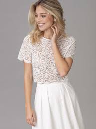 Oberteile in leuchtendem rot oder bordeaux. Hochzeitskleider Brautmode Braut Accessoires Piqyourdress