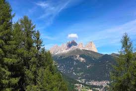 Alberghi e molteplici alloggi per un piacevole soggiorno! 5 Trekking Fantastici Sulle Dolomiti Per Innamorarsi Della Val Di Fassa