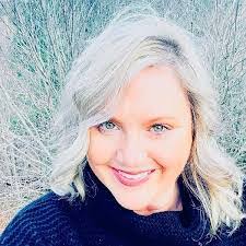 Daisy Farrell's Instagram, Twitter & Facebook