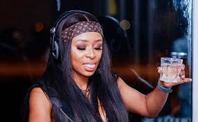 In this episode dj zinhle opens up about her career, mentions how she met aka, talks about her rise to fame and we play a game. I Miss Coming To Zimbabwe Dj Zinhle Zimbabwerise