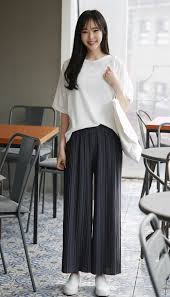 Black And White Square Pants Outfit Ideas Envylook Wide Pleated Pants Fashion Pleated Pants Outfit Pants Outfit Casual