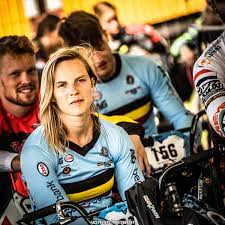 Yes, the less you and your bike weigh, the faster you can go. Na Vijf Maanden Blessureleed Koerst Elke Vanhoof Tegen De Tijd Belgian Cycling