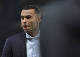 As a precaution at this time and in consultation with public health england phe, ben chilwell and mason mount are isolating after interaction with scotland player billy gilmour at friday's match. Ashley Cole Says He Would Love Leicester City S Ben Chilwell At Chelsea