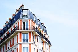 Ernest Hemingway And His Wife Lived In The Attic Of A Four Story Tenement House At 39 Rue Descartes Not This One Below There Immobilier Immobilier Locatif