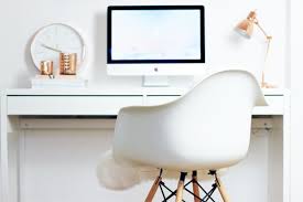 Nur noch 14 auf lager. Blogger Arbeitsplatz Eames Stuhl Dekoration Und Imac Veronique Sophie
