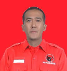 Dalam video ini, refly harun membahas soal kengototan harun masiku untuk dilantik sebagai anggota dpr, padahal suaranya cuma terbanyak nomor enam. Perburuan Harun Masiku Diduga Hanya Sandiwara Suara Nasional