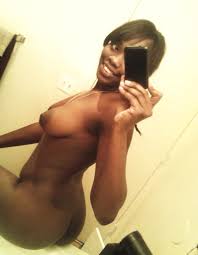 Selfie de Awa, Malienne sexy et nue, de Paris 19