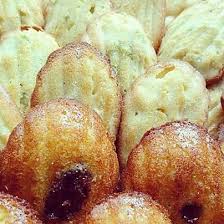 Mis Du Midi Bon Appetit Et Pour Cela Je Vous Propose Mes Petites Madeleines A La Pate D Amande Et Coeur Nutella Miam Rece Bon Appetit Nutella Pate D Amande