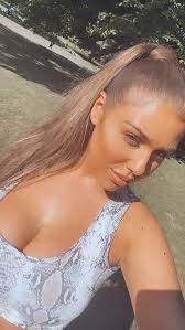 Love Island star Anna Vakili, 29, 'pulls teen girl by hair as her sister  kicks her in the face' in shocking new video