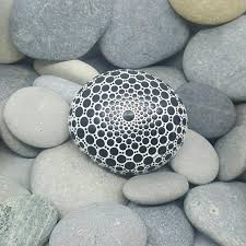 Black And White Mandala Rock Painting Black White Mandala Stone Painted Rock Mandala Rock Mandala Art Meditation Pierre Mandala Monochrome In 2020 Stone Painting Painted Rocks Mandala Stones