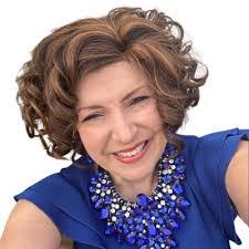 Deanna Dow's Instagram, Twitter & Facebook