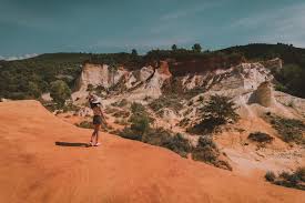 Au cœur du colorado, les couleurs se déclinent et enchantent les yeux. Visiter Le Colorado Provencal Et Le Sentier Des Ocres
