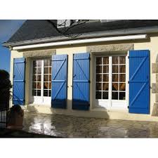 Ensemble De Volets Battants Bleu A Barres Et Echarpes 2 Vantaux Sur Portes Fenetres Volet Battant Volets Battants Aluminium Volet