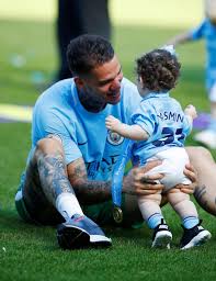 Ederson otkrio gdje pep traži da ne griješe. Manchester City Goalkeeper Ederson Reveals Massive New Leg Tattoo As He Extends Lower Leg Design Over His Knee