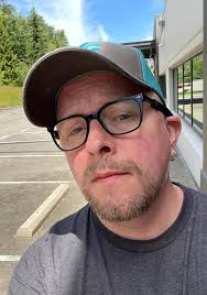 It's 4:04, frens! 45's getting ready for the day, SKK. Best to start off in  the right foot! https://www(.)pixiv(.)net/en/artworks/128598700