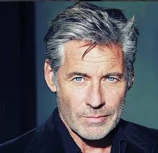 Come prendersi cura dei capelli grigi in poche mosse · per evitare che succeda, bisogna utilizzare ogni volta che ci si lava i capelli uno . Gli Uomini Brizzolati Piu Belli Di Sempre Capellistyle