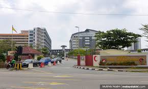 Hospital tengku ampuan rahimah merupakan sebuah hospital kerajaan yang terletak di selangor, malaysia. Malaysiakini Doktor Kena Tumbuk Dengan Keluarga Pesakit Covid 19 Hospital Lapor Polis