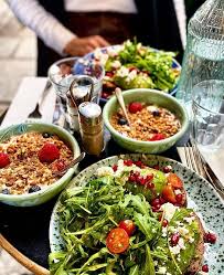 Maison Sauvage Maisonsauvageparis Foto I Video V Instagram In 2020 Brunch Cobb Salad Food