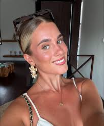 Hi everyone! My names Mia and I'm looking for work starting February in  Perth. My experience includes: —— My most recent role: Head of Operations  and Social Media Strategist at a international