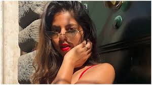 Shah rukh khan (pronounced ˈʃaːɦrʊx xaːn; Ini Dia Sosok Suhana Khan Anak Kedua Shah Rukh Khan Yang Cantik Dan Seksi