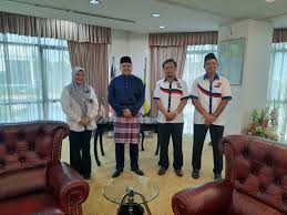 Bagi menjelaskan perkara ini penu lis me nggunakan. Aadk Negeri Perak On Twitter 3 Julai Kunjungan Hormat Puan Azizah Bt Ahmad Pengarah Agensi Antidadah Kebangsaan Negeri Perak Ke Atas Yb Dato Ahmad Suaidi B Abdul Rahim Setiausaha Kerjaan Negeri