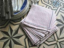 Des Serviettes De Table Avec Tuto Les 7 Jours D Helene Serviette De Table Serviettes En Tissu Serviettes