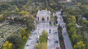 Genelkurmay başkanı orgeneral hulusi akar ve ailesi, önce merkez melikgazi ilçesi eğribucak mahallesi'ndeki bağ evlerinin bulunduğu alanda cami yaptırmak istedi. Hulusi Akar Camisi Acilisa Hazirlaniyor