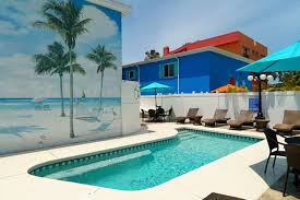 Siesta Key Vacation Rental Lulu S Key House Green 1 1 Upstairs Condo Rental On Itrip Net Siesta Key Rental Vacation Home Rentals Vacation Rental Vacation