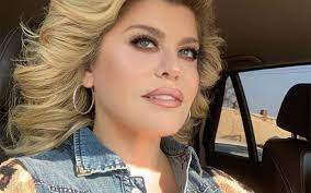 A lansat o nouă manea, trup și suflet, alături de mai mulți cântăreți. Loredana Groza Is Shocked About Her Latest Appearance How He Was Photographed
