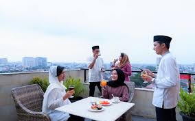 Jadwal imsak, subuh, bahkan berbuka puasa ini dapat diakses di situs resmi milik kemenag, yakni di bimasislam.kemenag.go.id/jadwalimsakiyah. Jadwal Buka Puasa Di Dki Jakarta Hari Ini 21 April 2021 Kabar24 Bisnis Com